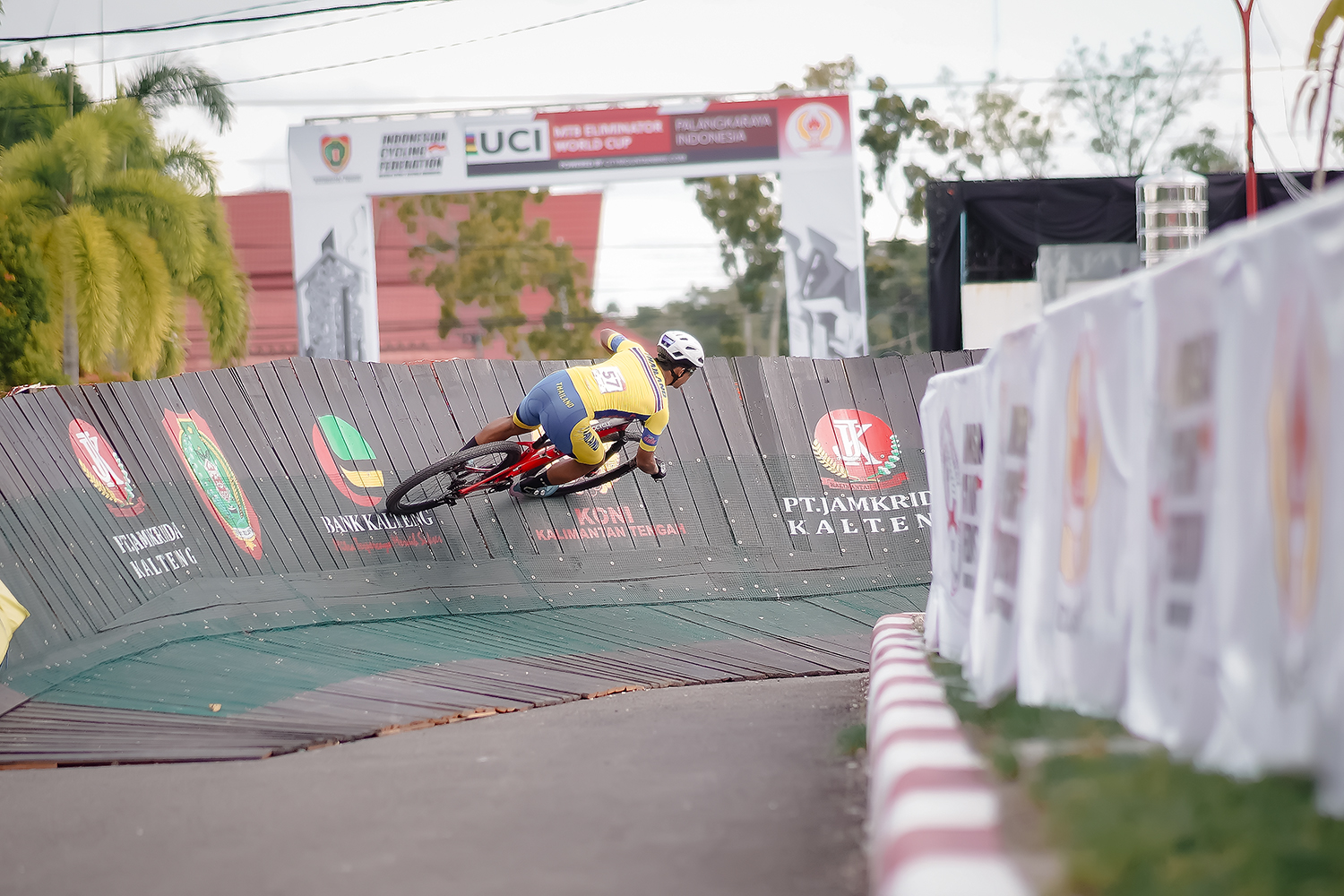 H 103966 Angga H 103966 Angga